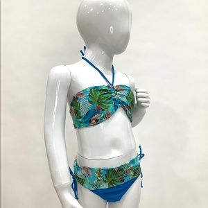 Kids bikini set.